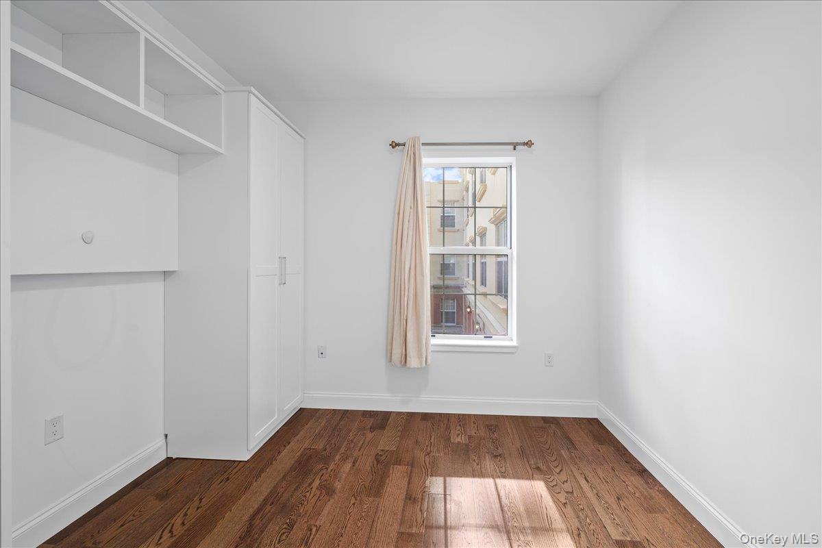 10 Byron Place, Unit 306 photo 17