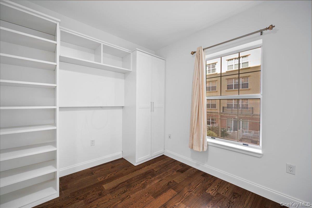 10 Byron Place, Unit 306 photo 18