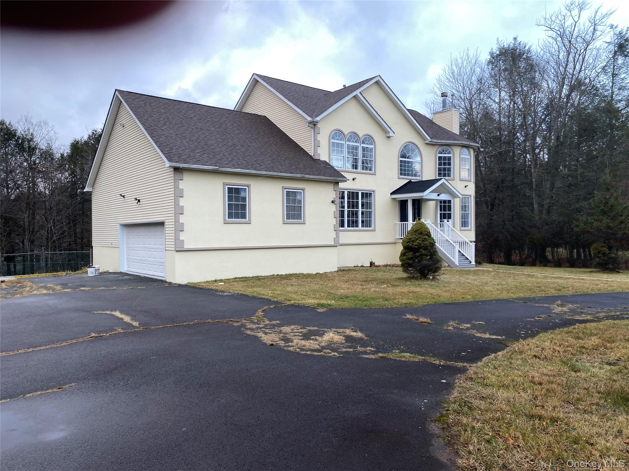 44 Roslyn Ridge Road – For Sale