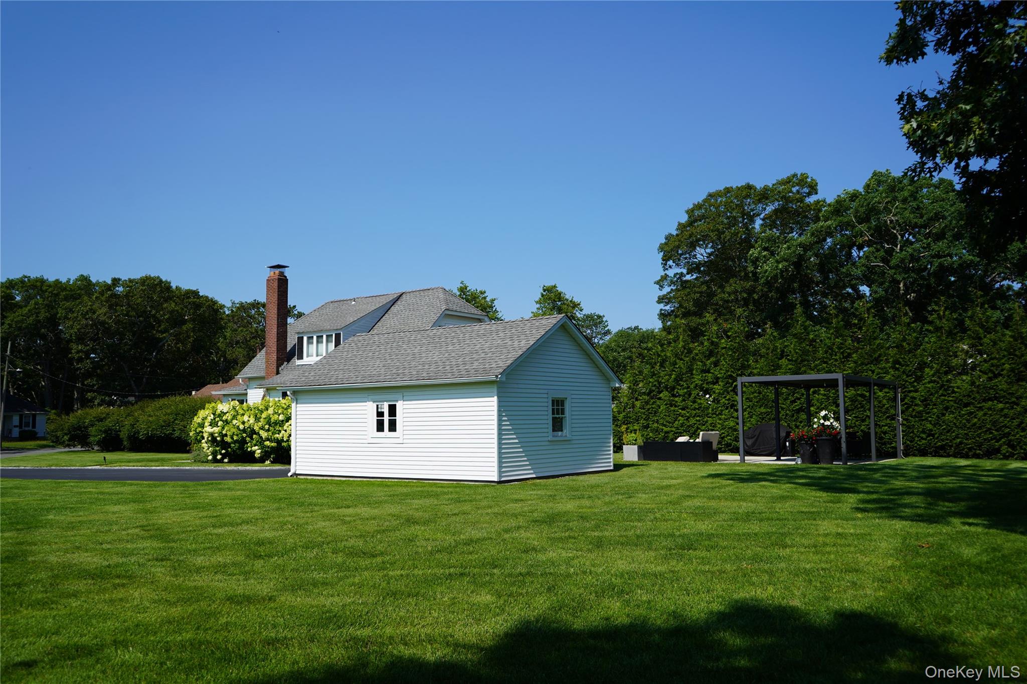 24 Pegs Lane – For Sale photo 2