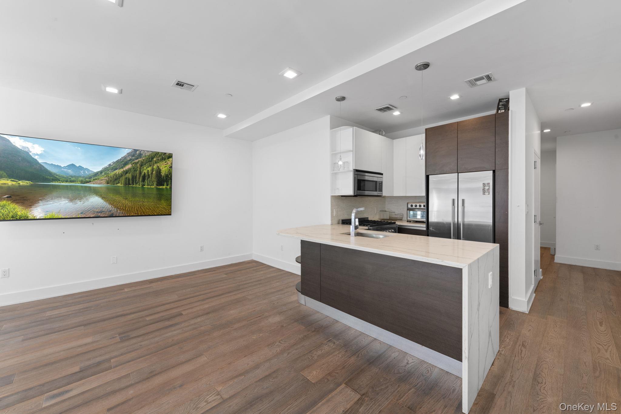 1769 E 13th Street, Unit 2B photo 2