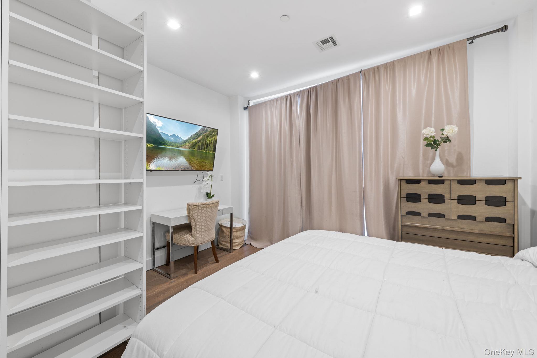 1769 E 13th Street, Unit 2B photo 6