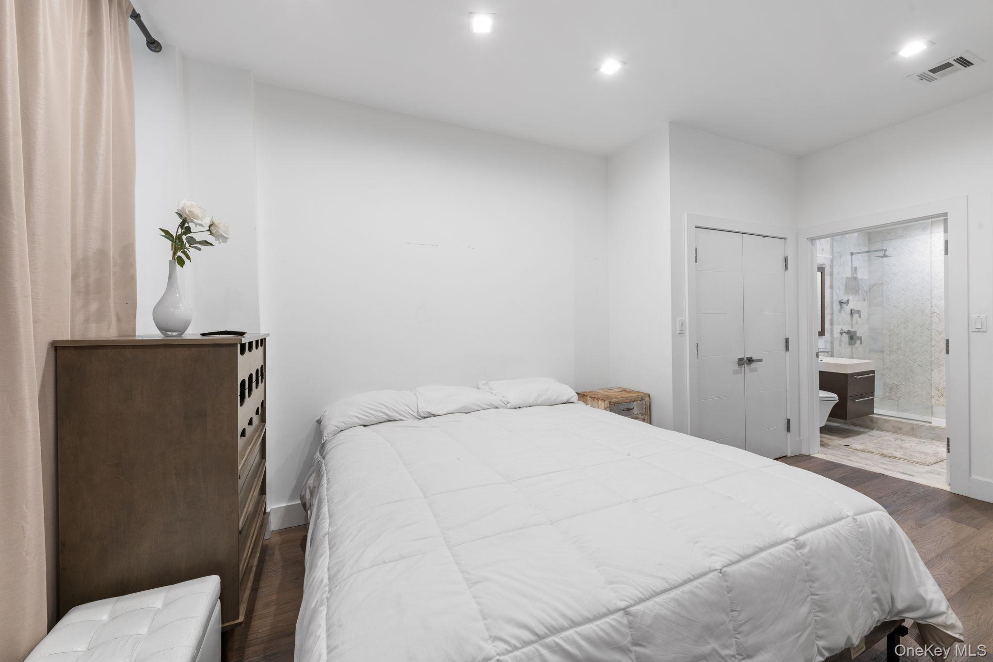 1769 E 13th Street, Unit 2B photo 7