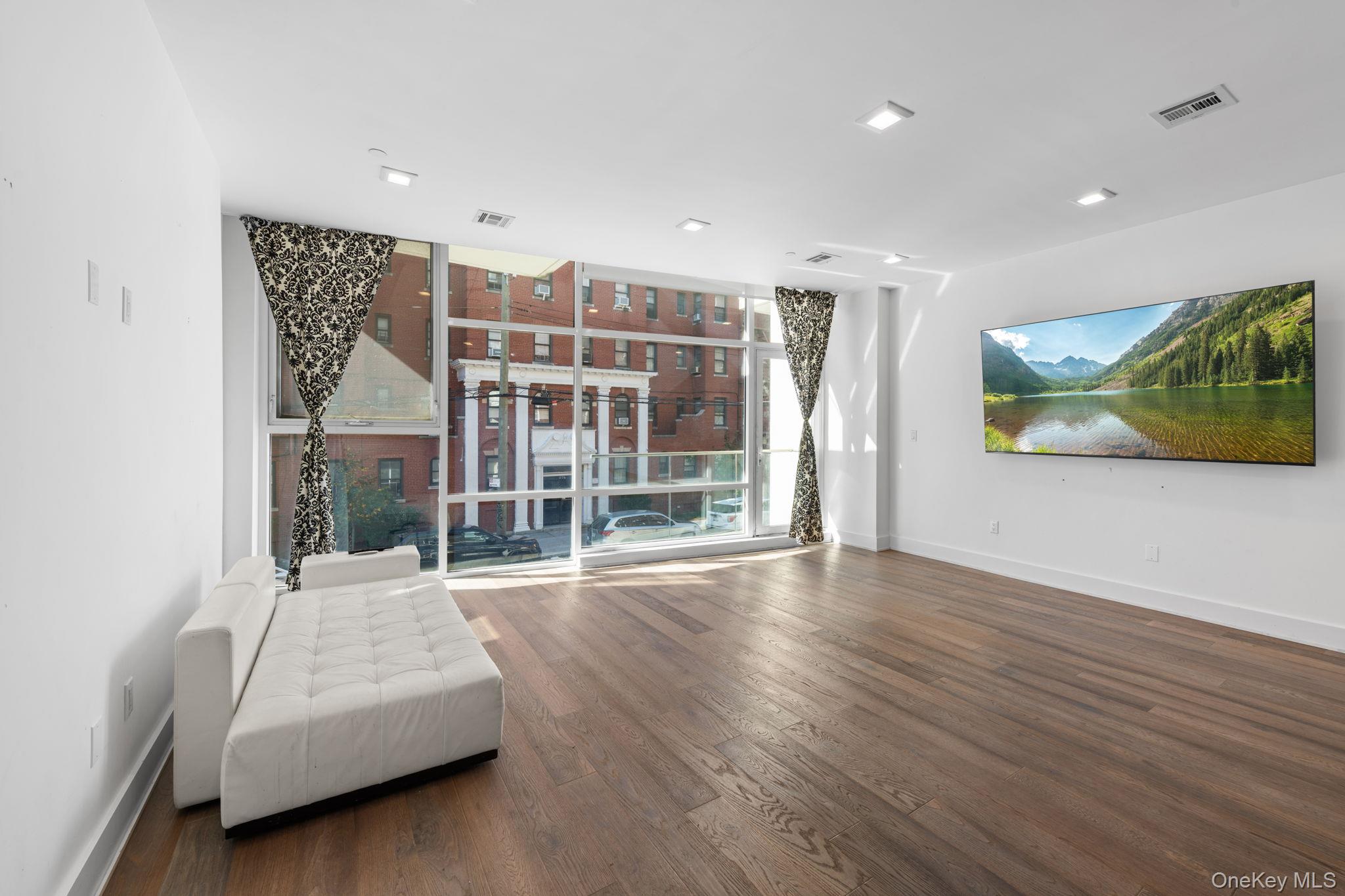 1769 E 13th Street, Unit 2B photo 4