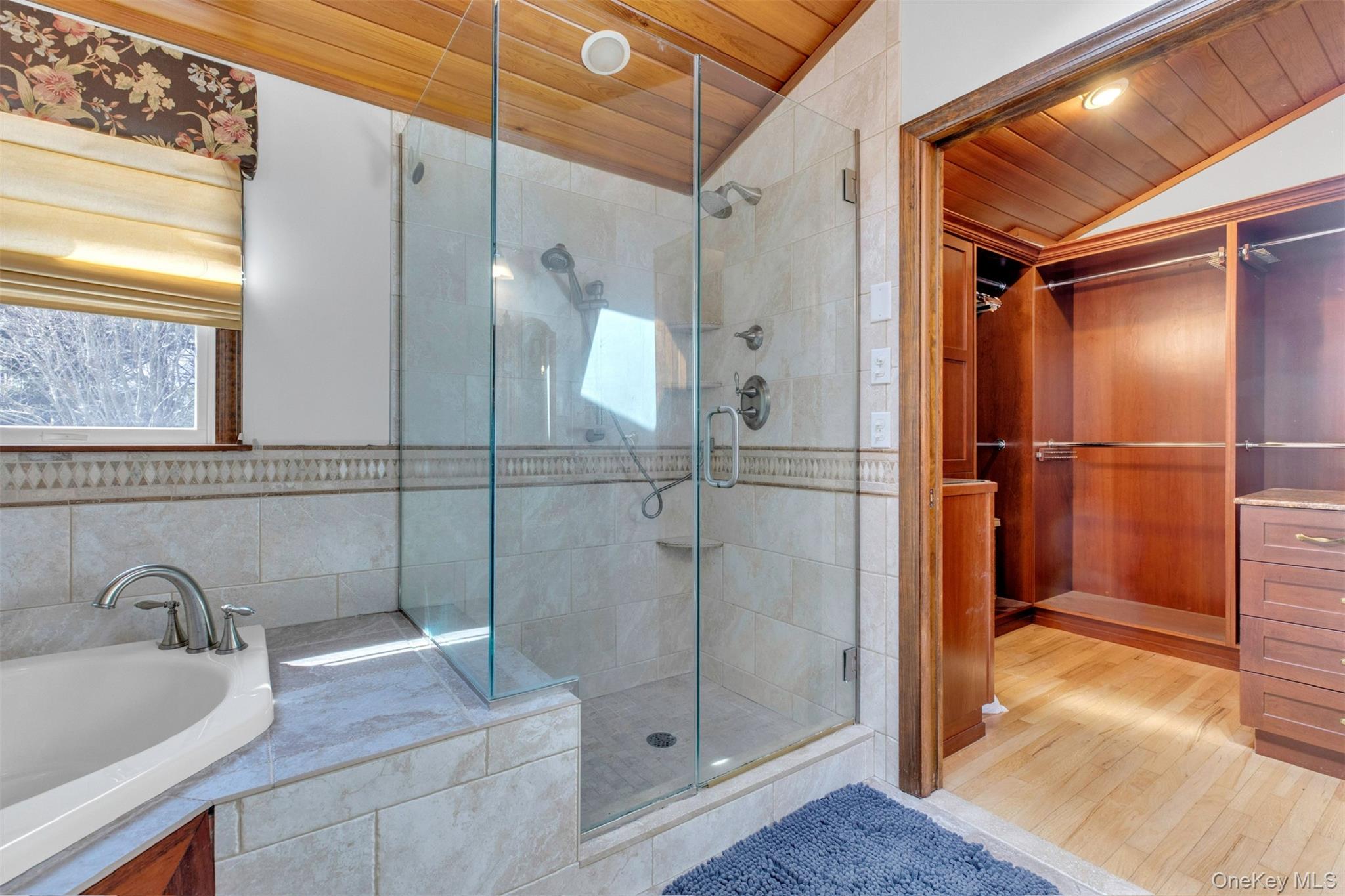 345 Colonial Road – For Rent photo 36