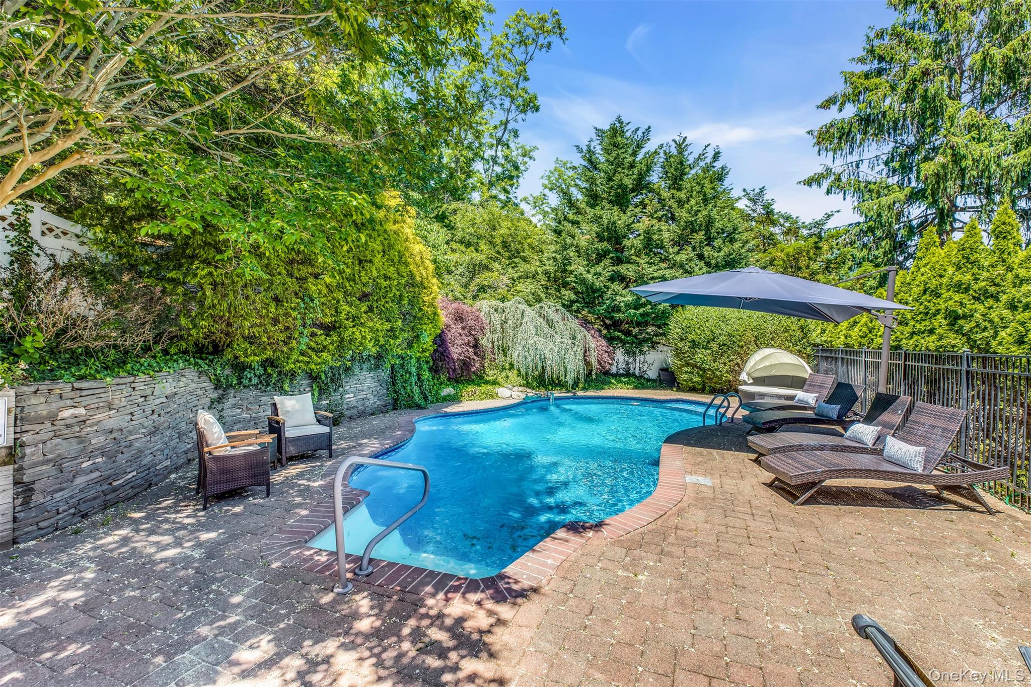 345 Colonial Road – For Rent photo 9