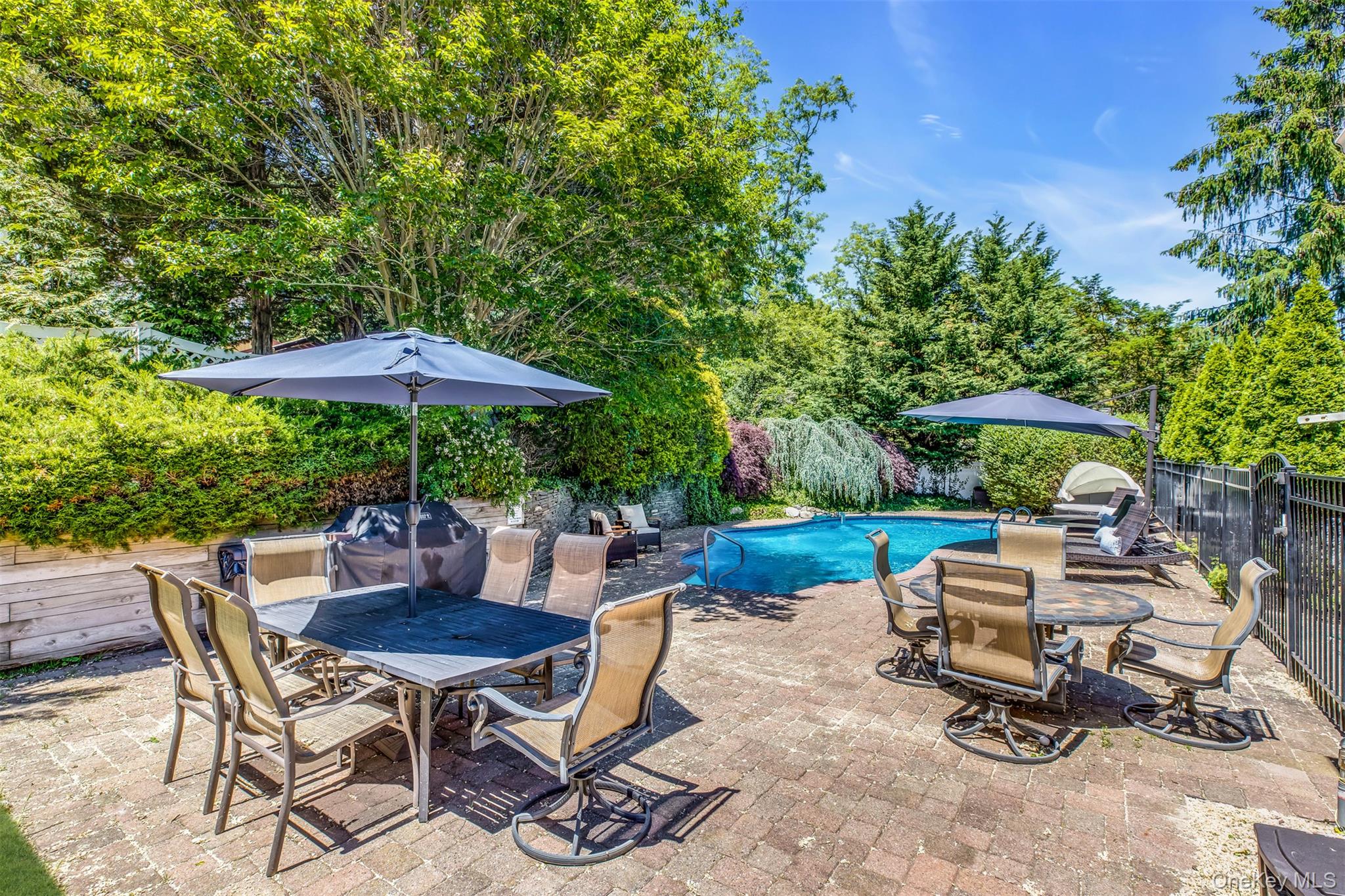 345 Colonial Road – For Rent photo 17