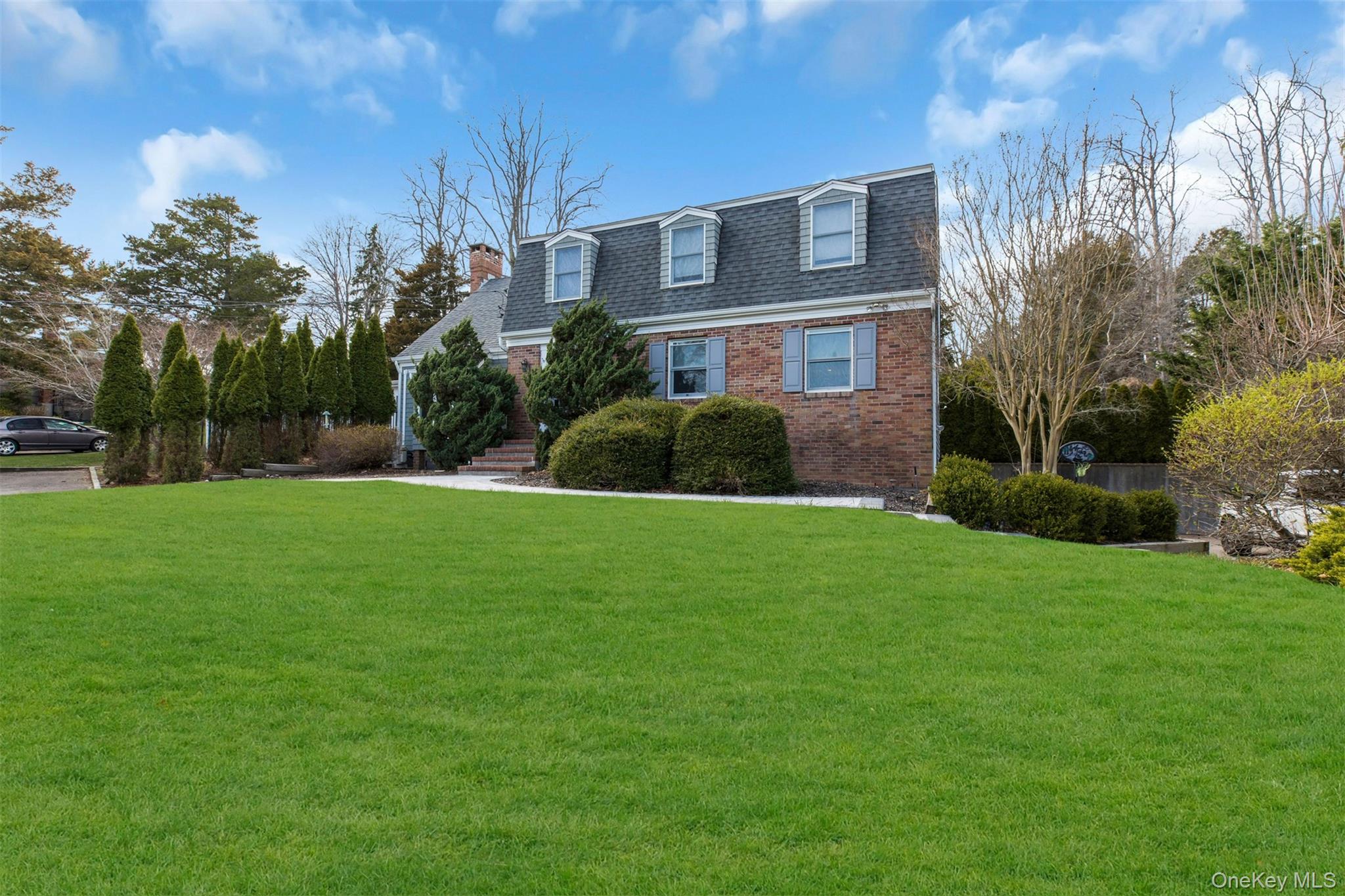 345 Colonial Road – For Rent photo 4