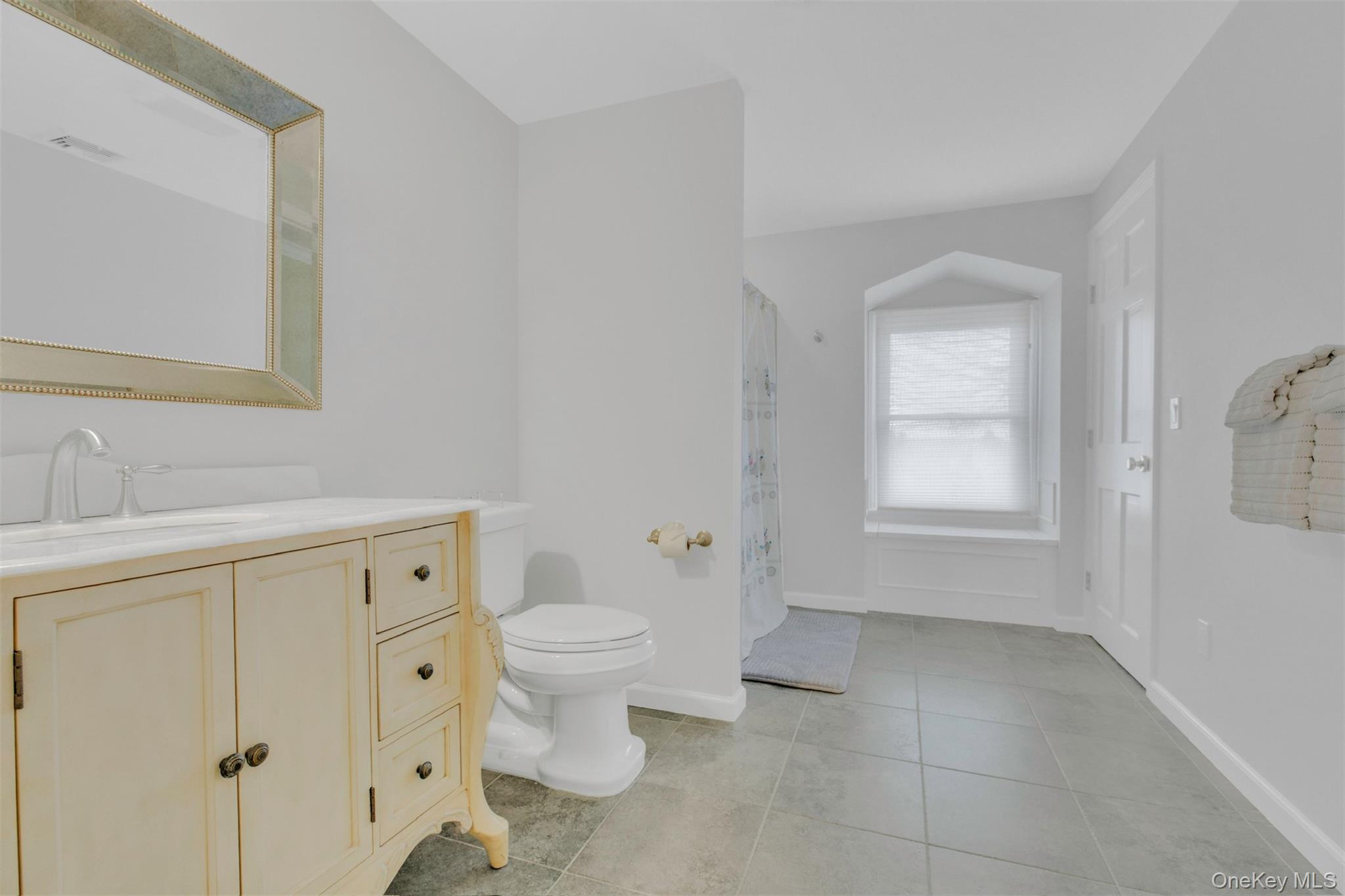 345 Colonial Road – For Rent photo 39