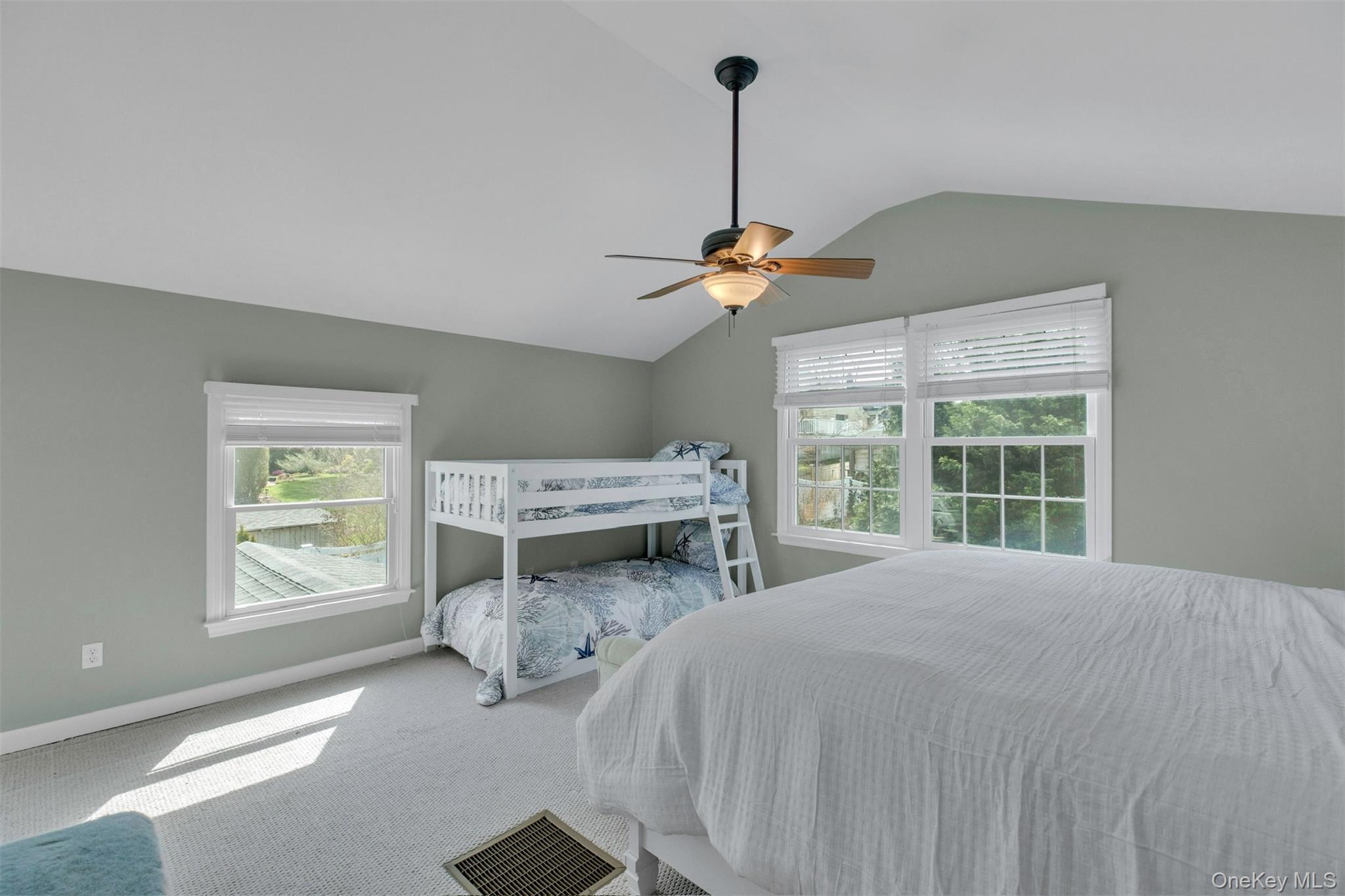 345 Colonial Road – For Rent photo 38