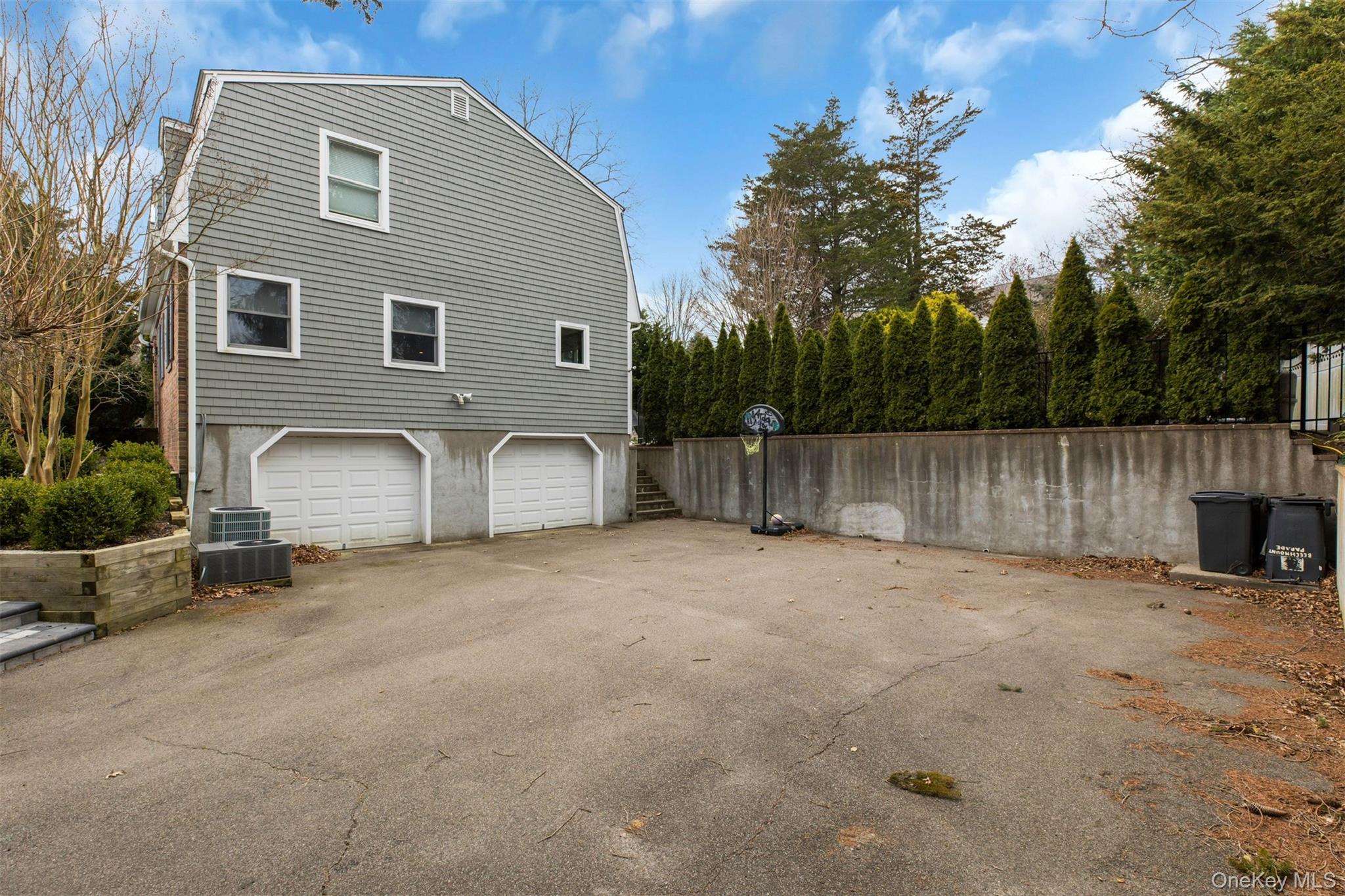 345 Colonial Road – For Rent photo 42