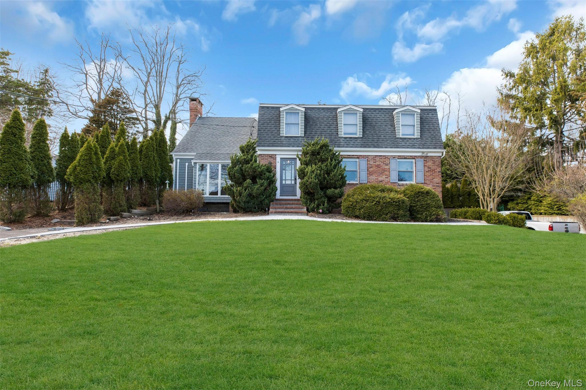 345 Colonial Road – For Rent photo 3