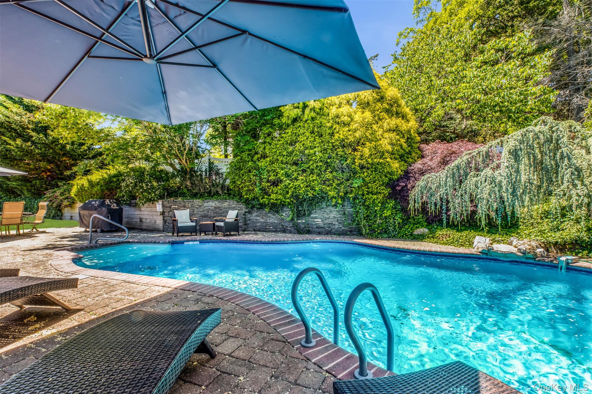 345 Colonial Road – For Rent photo 13