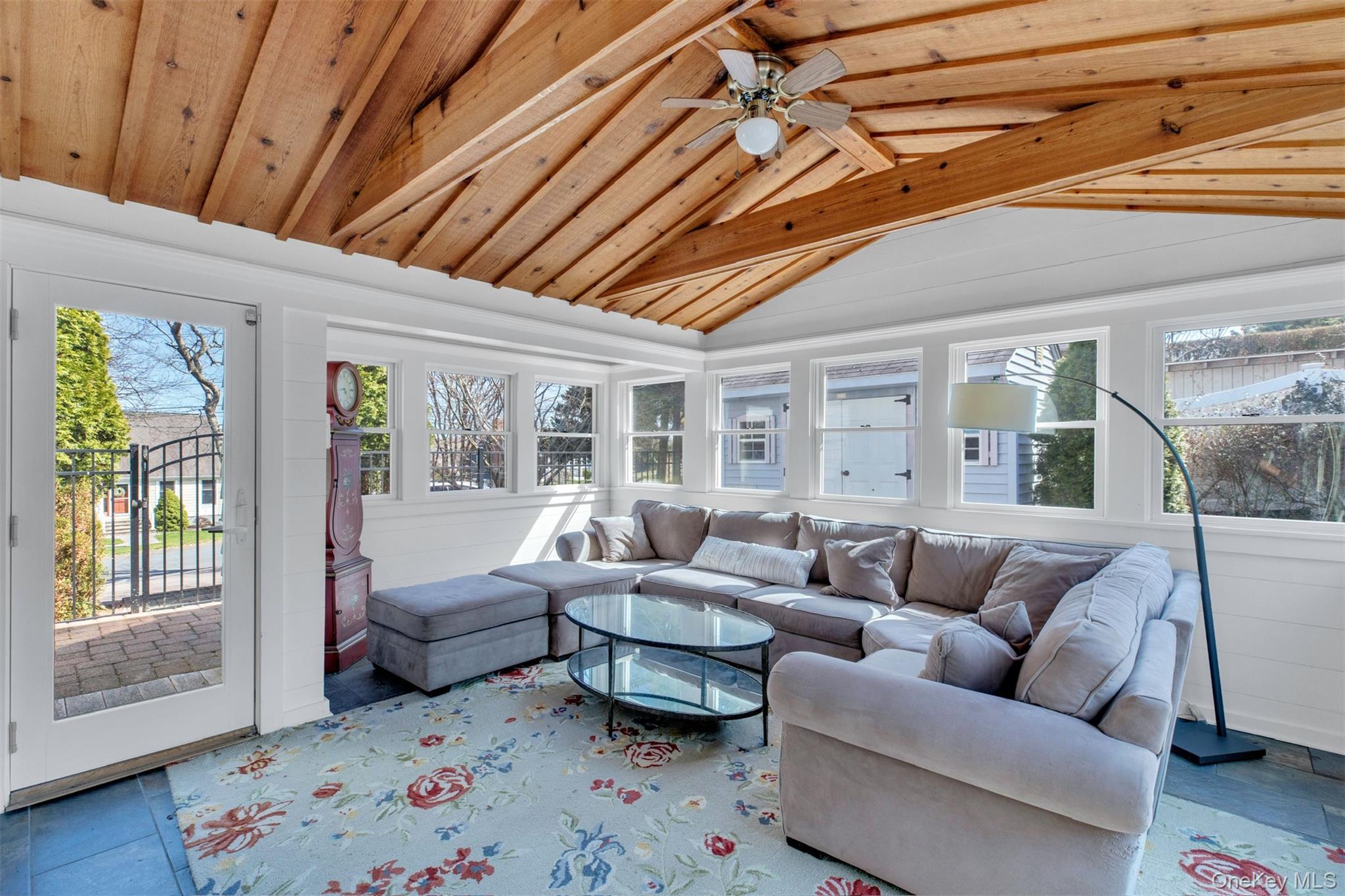 345 Colonial Road – For Rent photo 27