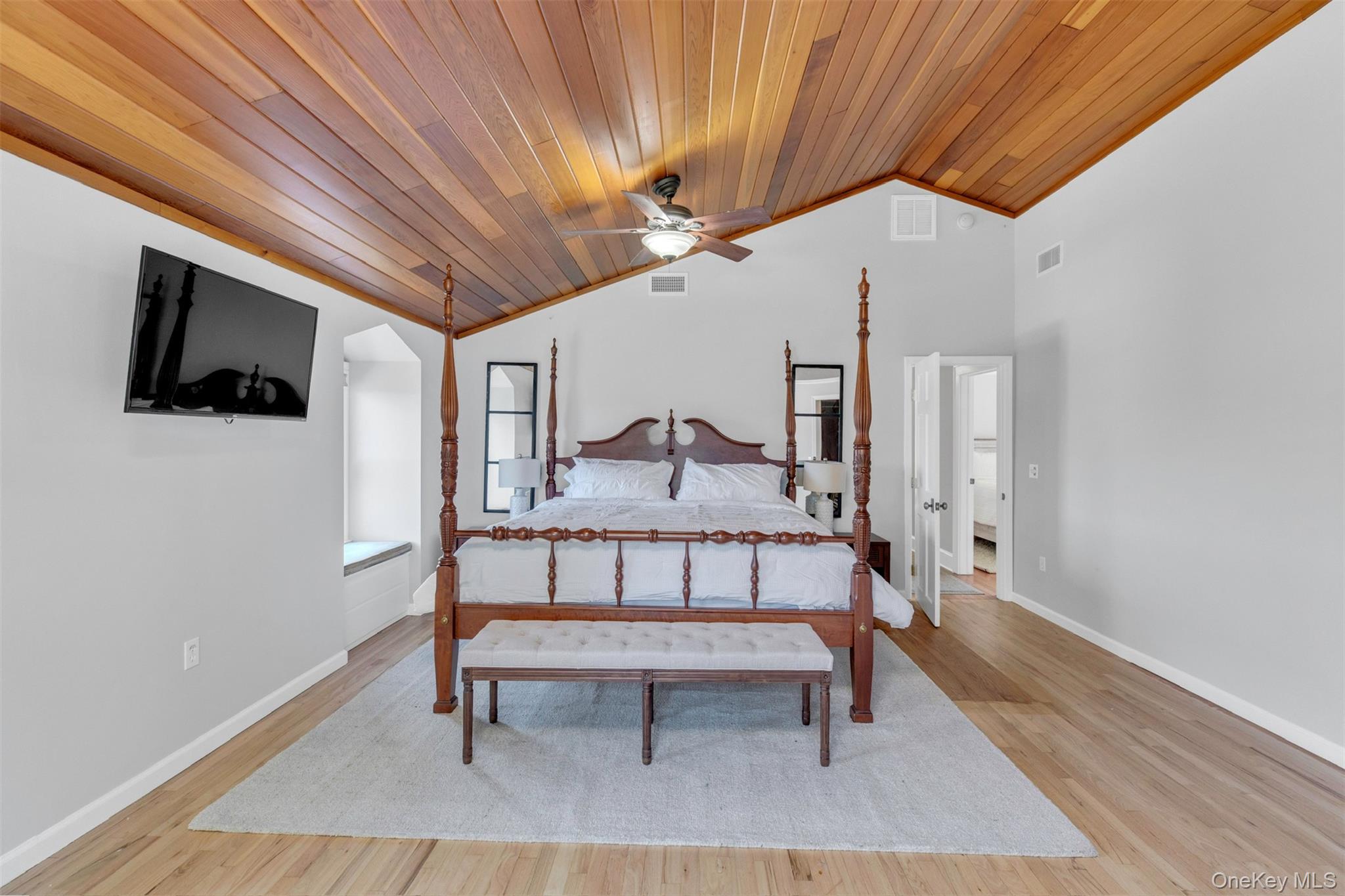345 Colonial Road – For Rent photo 33