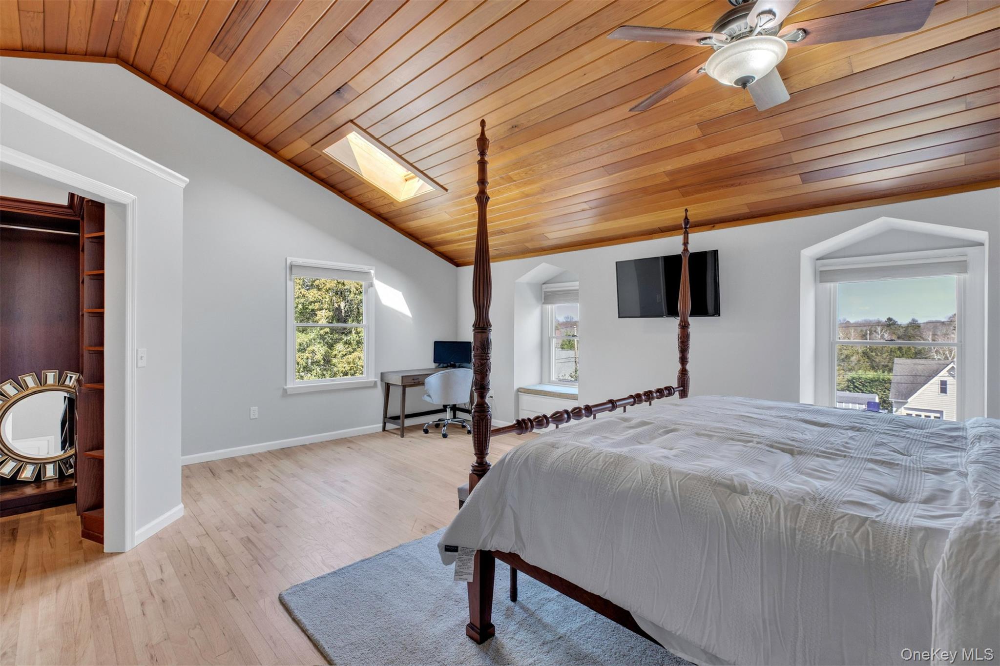 345 Colonial Road – For Rent photo 34