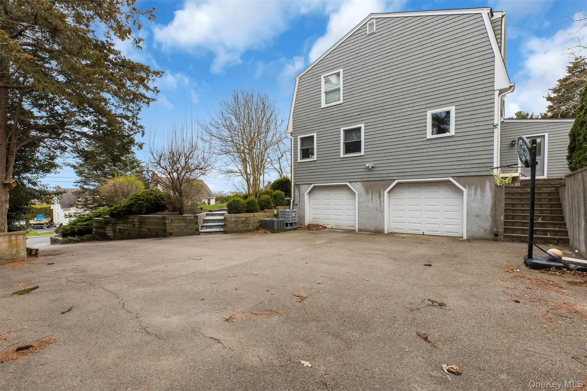345 Colonial Road – For Rent photo 43