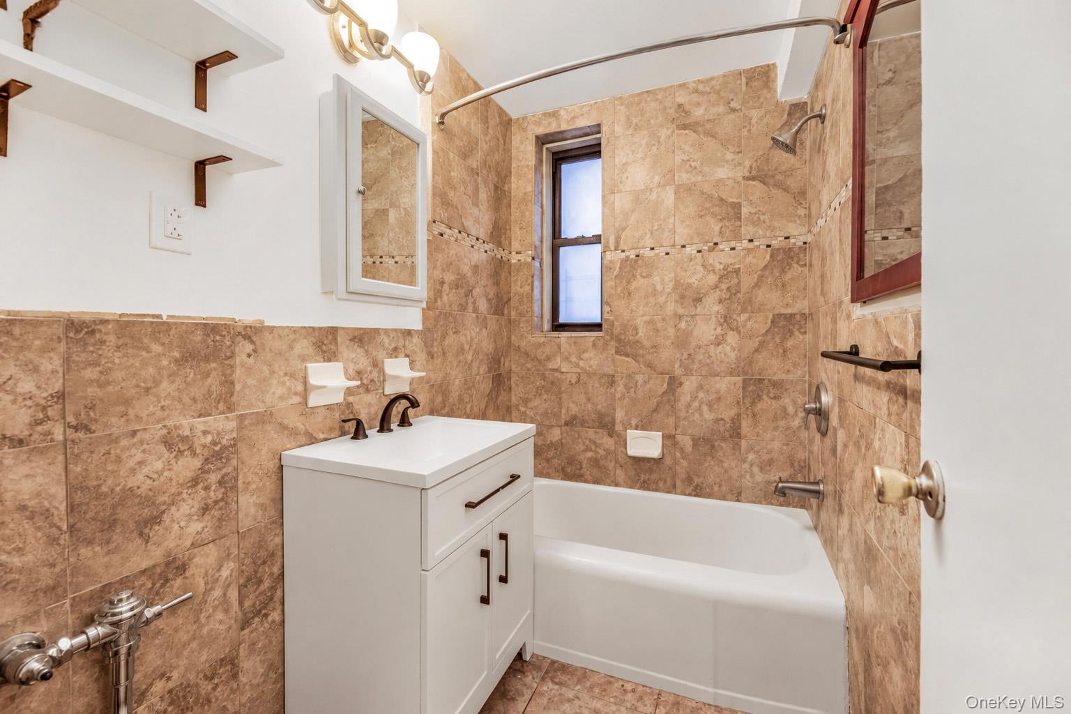 2860 Bailey Avenue, Unit 5D photo 2
