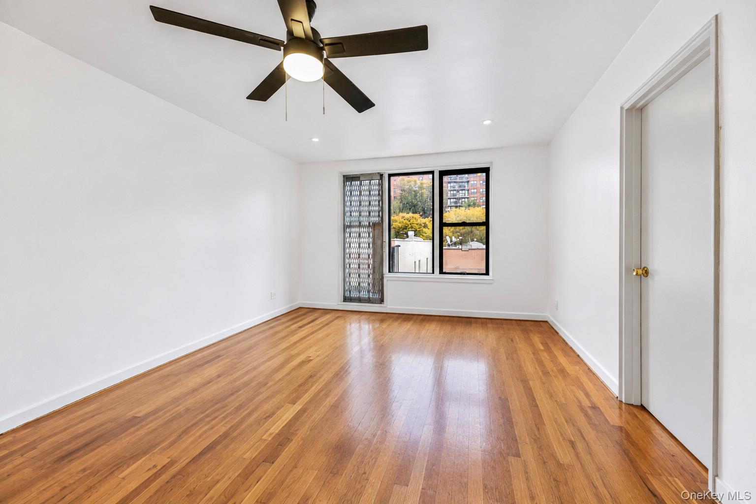 2860 Bailey Avenue, Unit 5D photo 3
