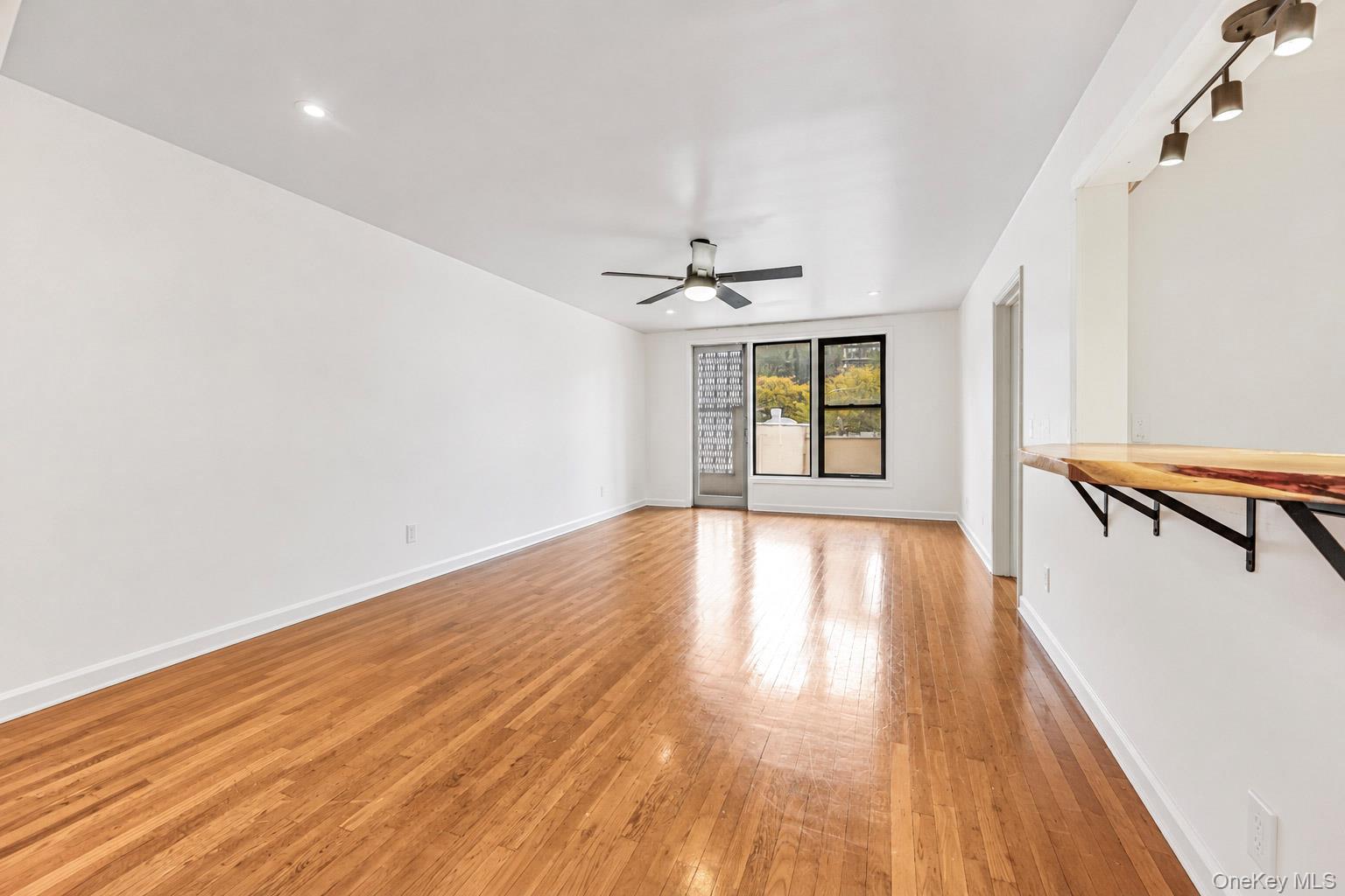 2860 Bailey Avenue, Unit 5D photo 5