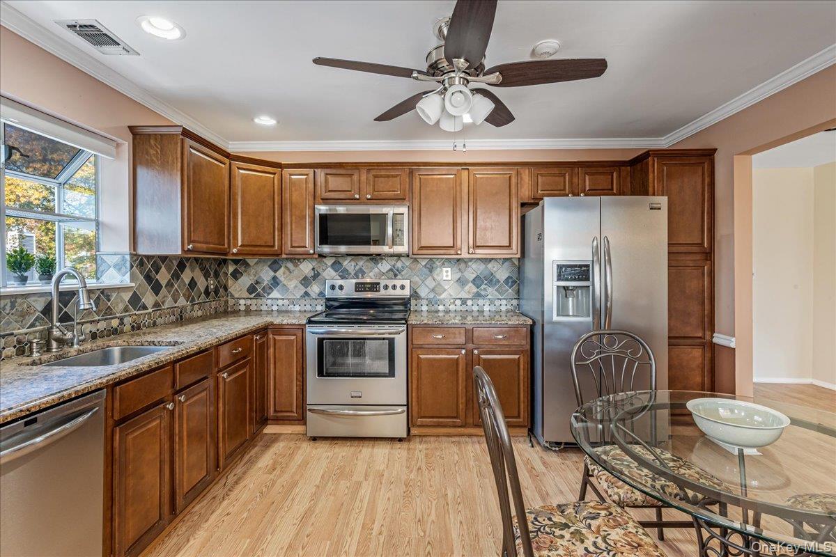 414 Lindsay Lane – For Sale photo 8