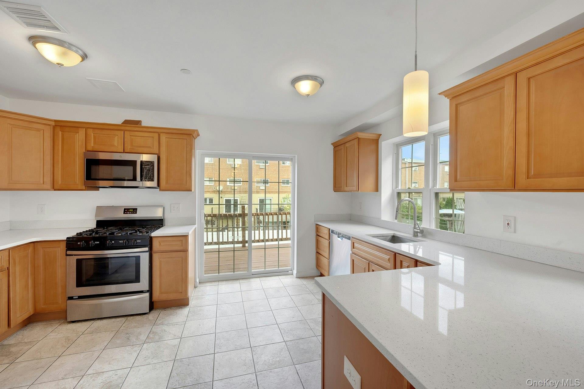820 Hollywood Avenue – For Sale photo 11