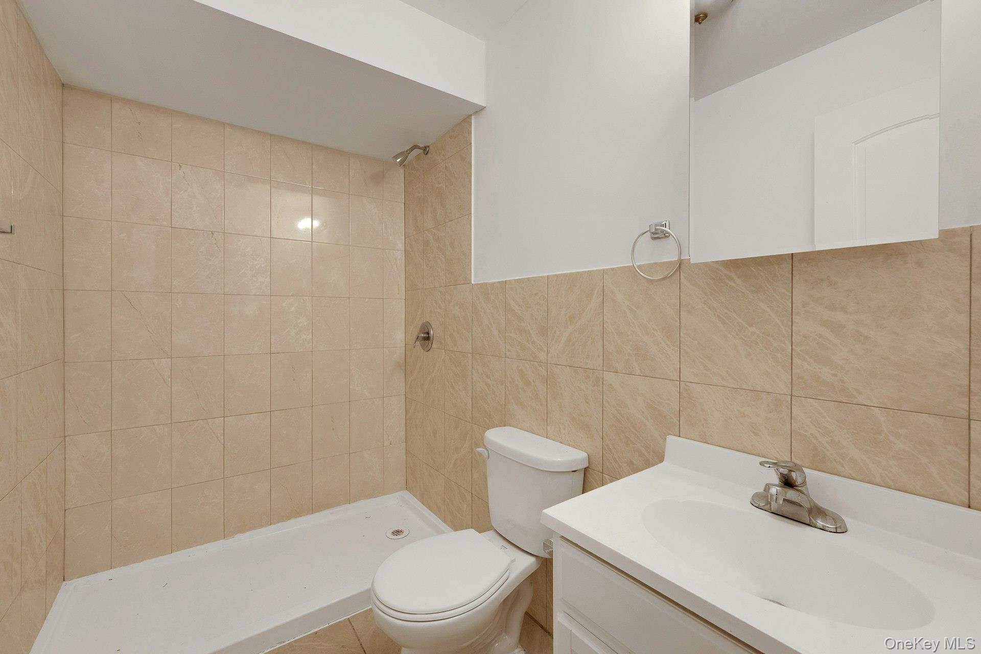 820 Hollywood Avenue – For Sale photo 32