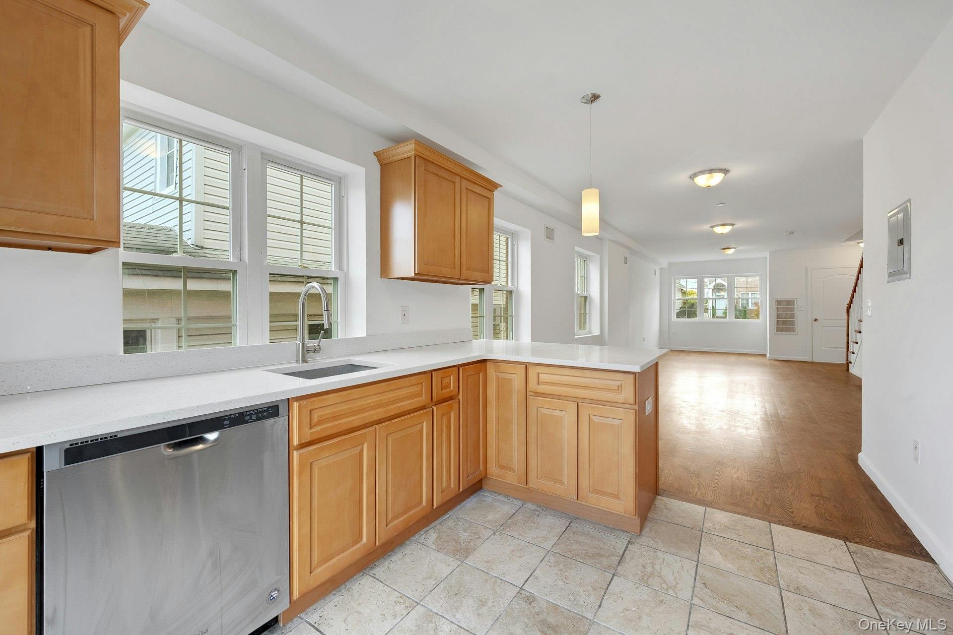 820 Hollywood Avenue – For Sale photo 15
