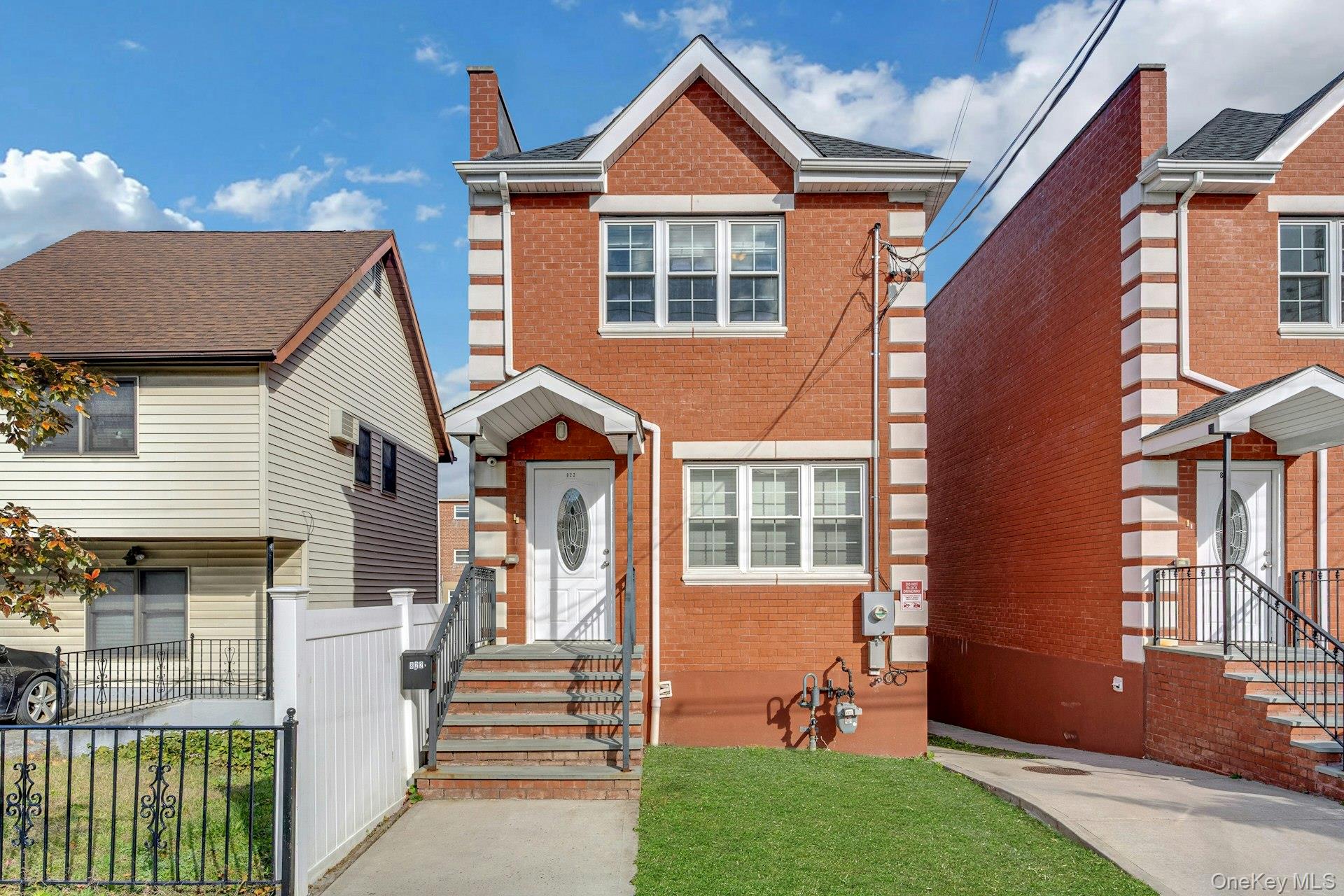 822 Hollywood Avenue – For Sale