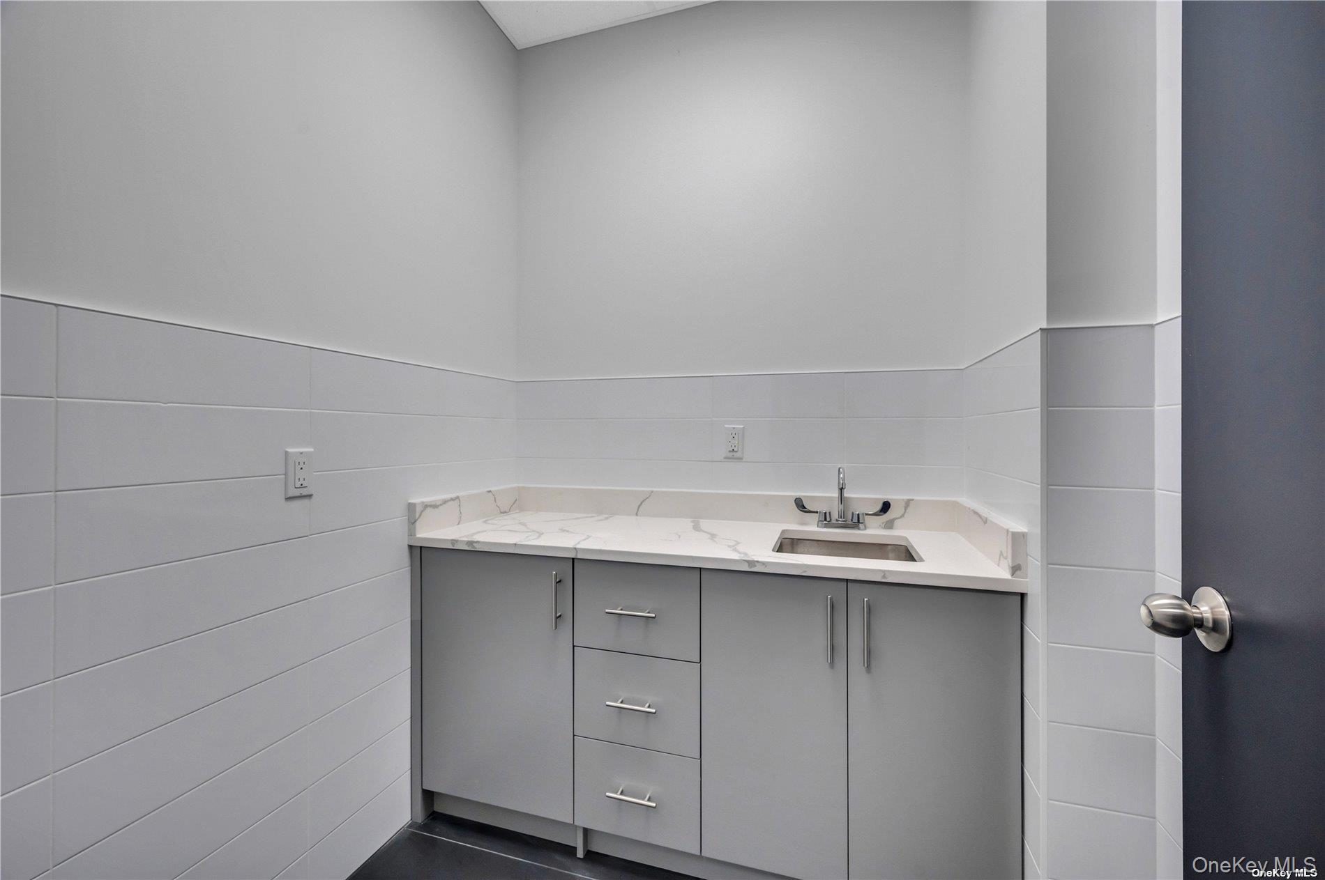 241 E Shore Road, Unit 1st FL photo 19