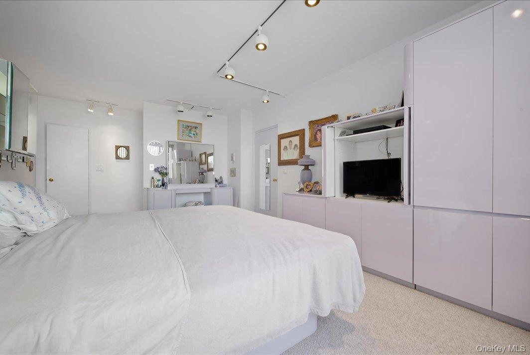 27010 Grand Central Parkway, Unit 21M photo 13