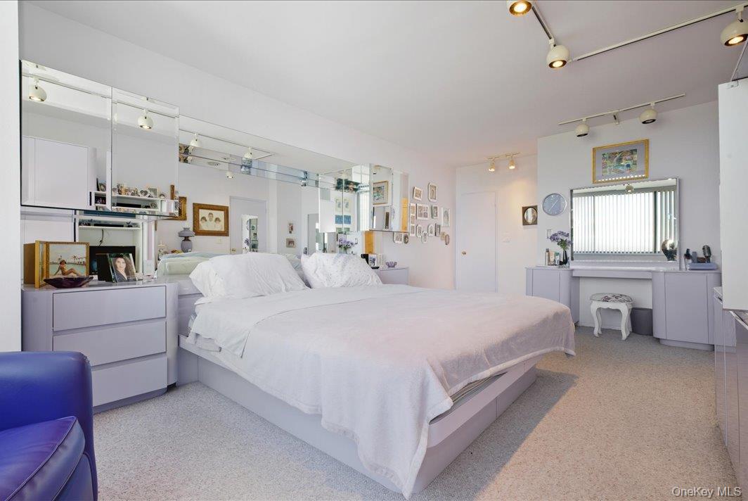 27010 Grand Central Parkway, Unit 21M photo 12