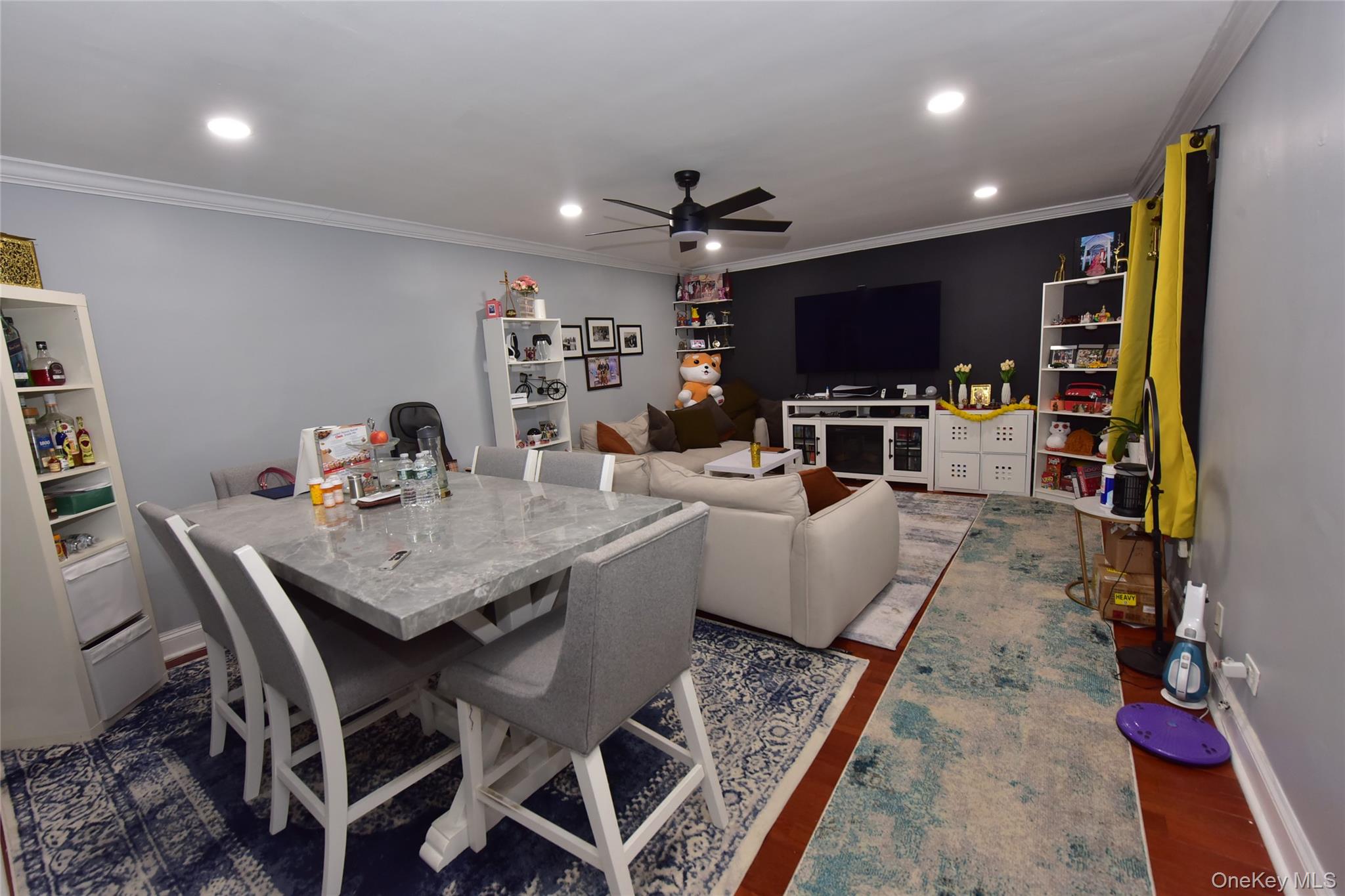 87-50 204 Street, Unit B74 photo 2