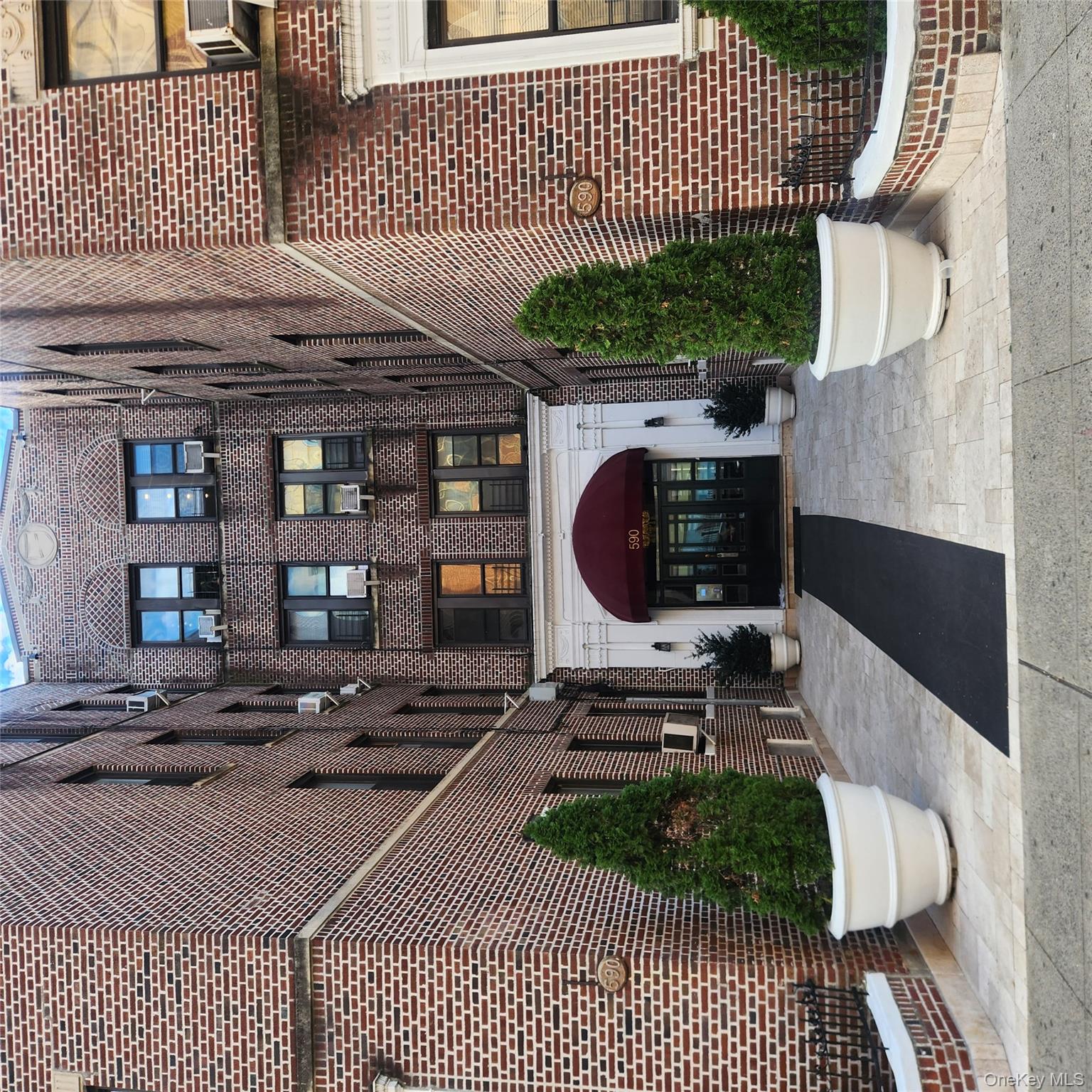 590 Parkside Avenue, Unit 1BW