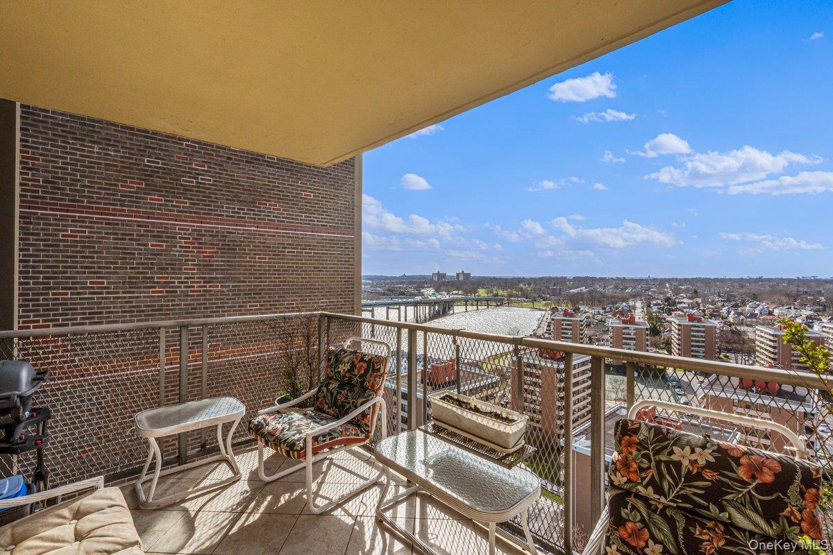 166-25 Powells Cove Boulevard, Unit 19G photo 9