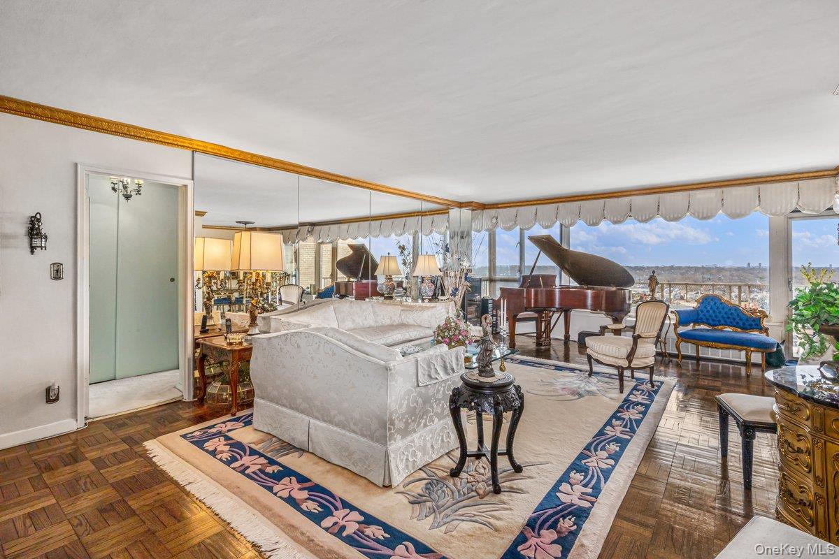 166-25 Powells Cove Boulevard, Unit 19G photo 2