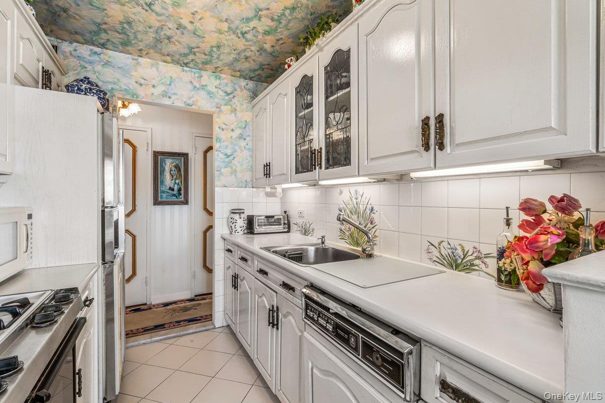 166-25 Powells Cove Boulevard, Unit 19G photo 10