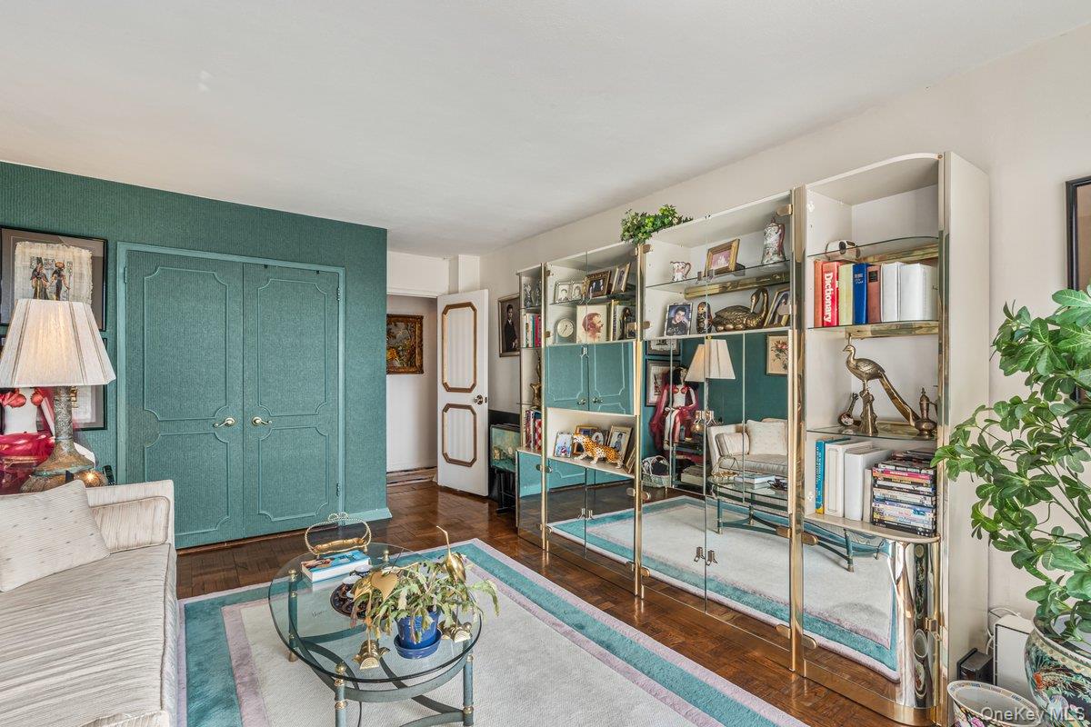 166-25 Powells Cove Boulevard, Unit 19G photo 17