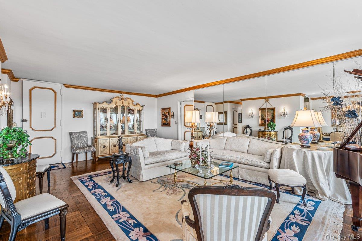 166-25 Powells Cove Boulevard, Unit 19G photo 4
