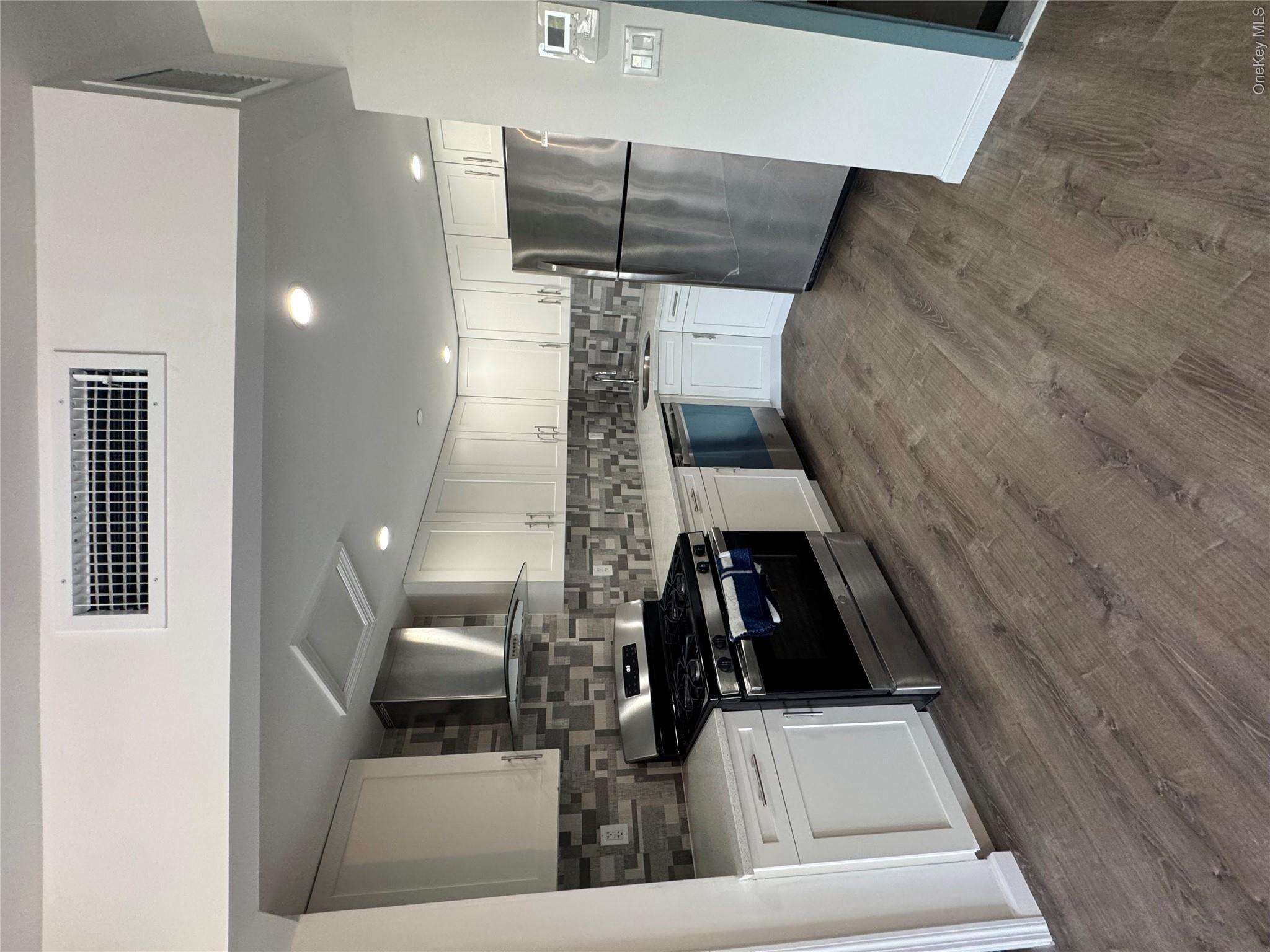 214-10 15 Avenue, Unit 3D & Parki photo 16