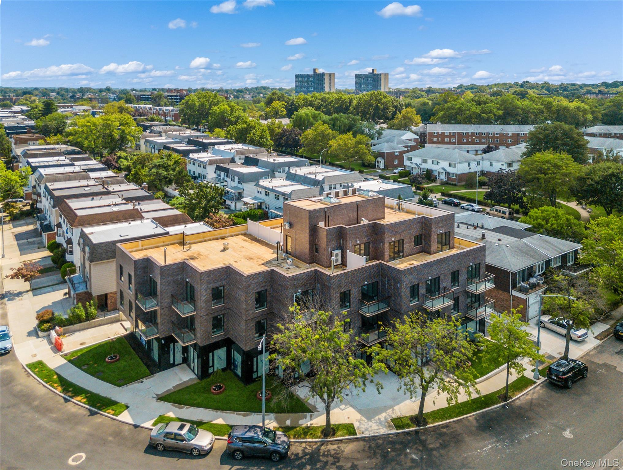 214-10 15 Avenue, Unit 3D & Parki