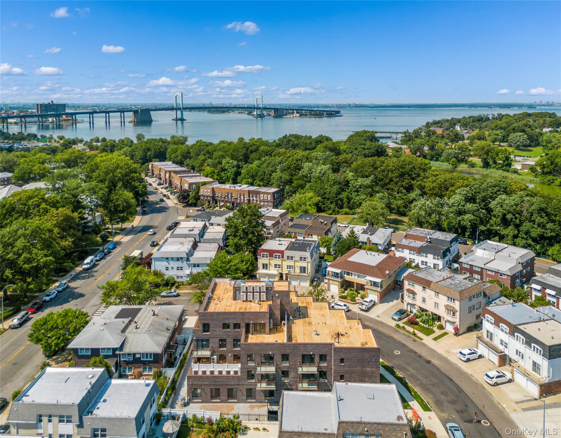 214-10 15 Avenue, Unit 3D & Parki photo 3