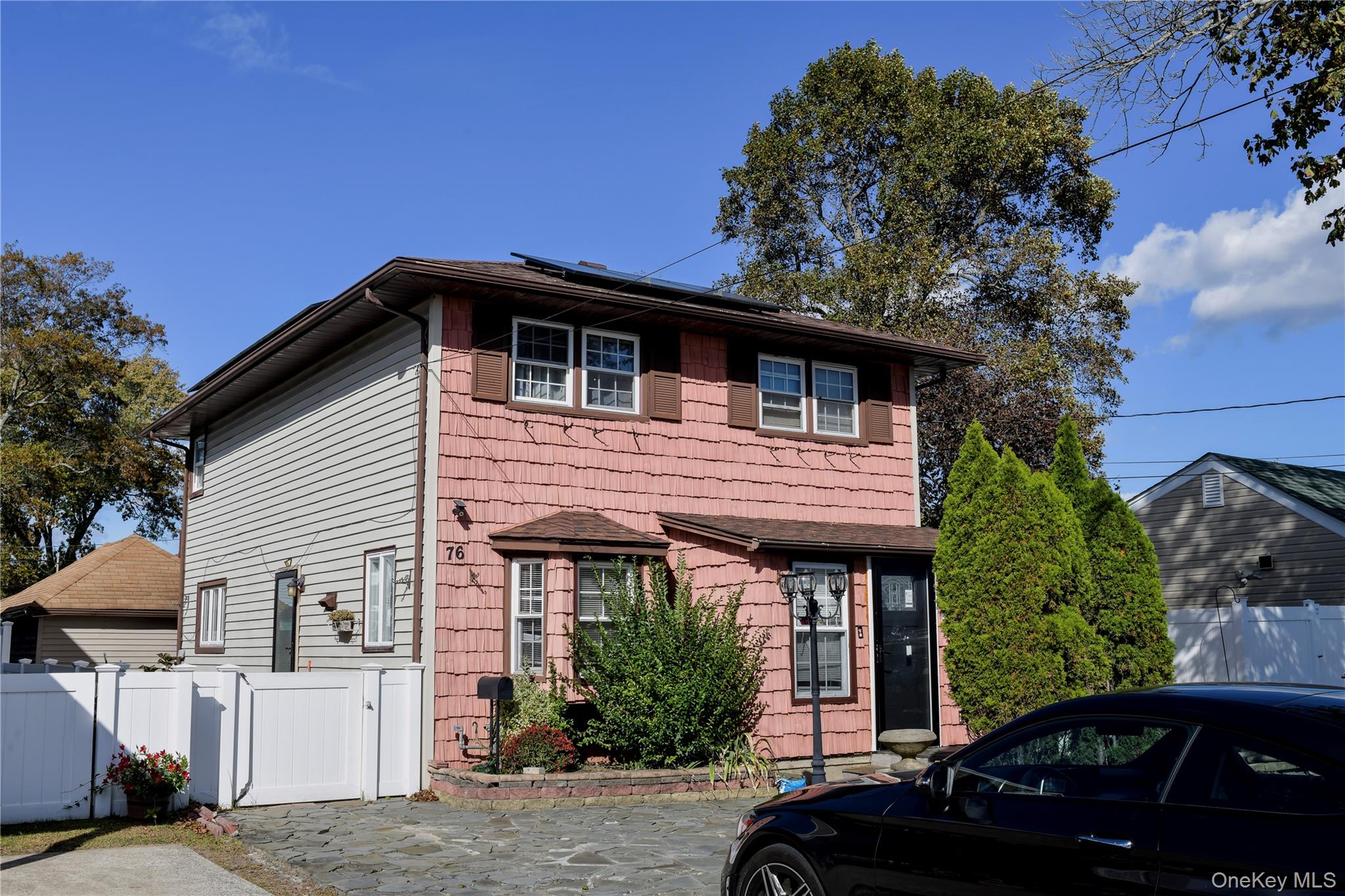 76 E Hollywood Avenue – For Sale