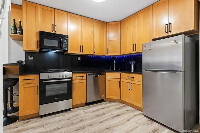 61-20 Grand Central Parkway, Unit A900 photo 10