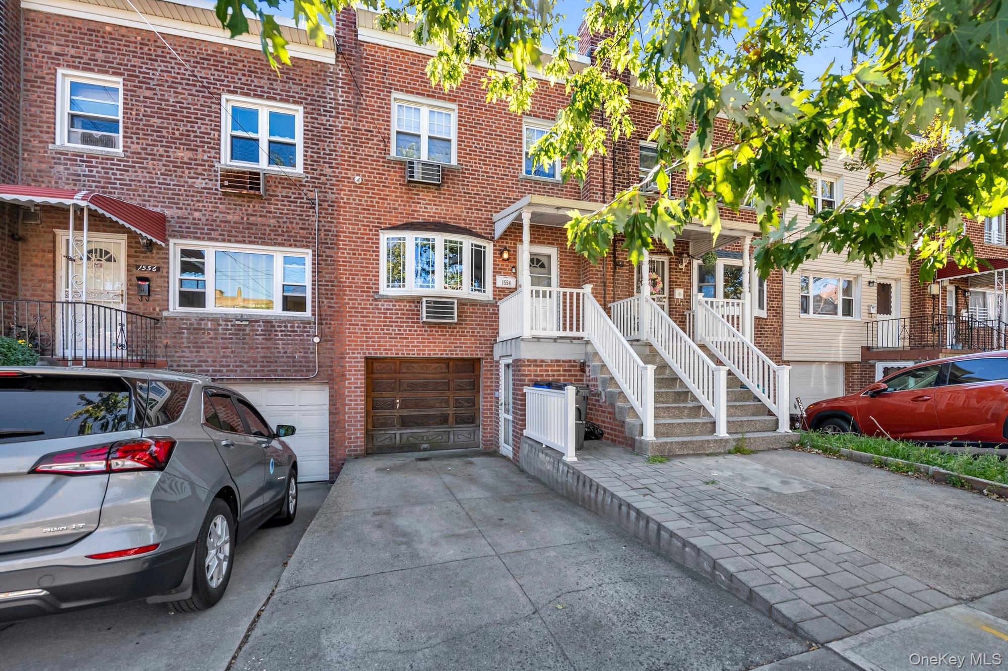 1554 McDonald Street – For Sale photo 2