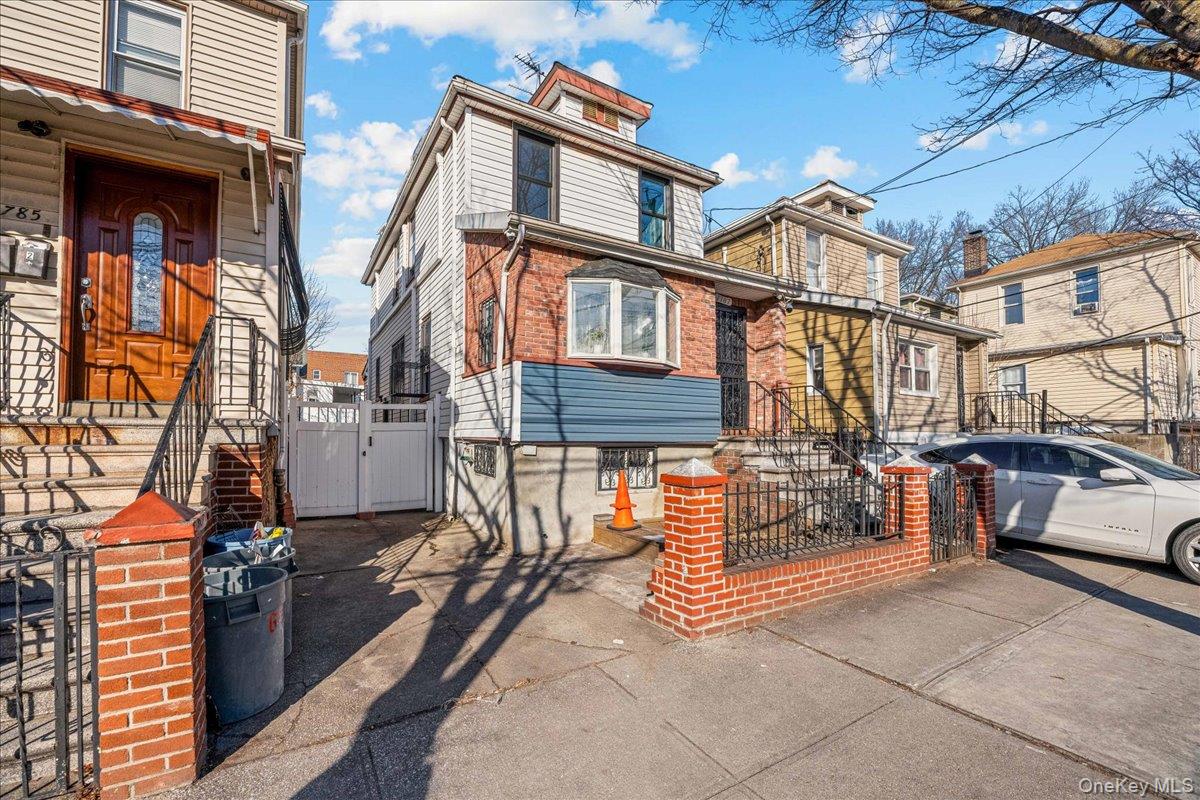 1787 Randall Avenue – For Sale photo 2