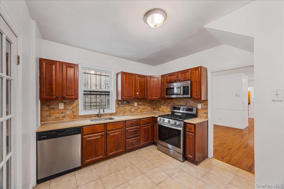 1787 Randall Avenue – For Sale photo 12