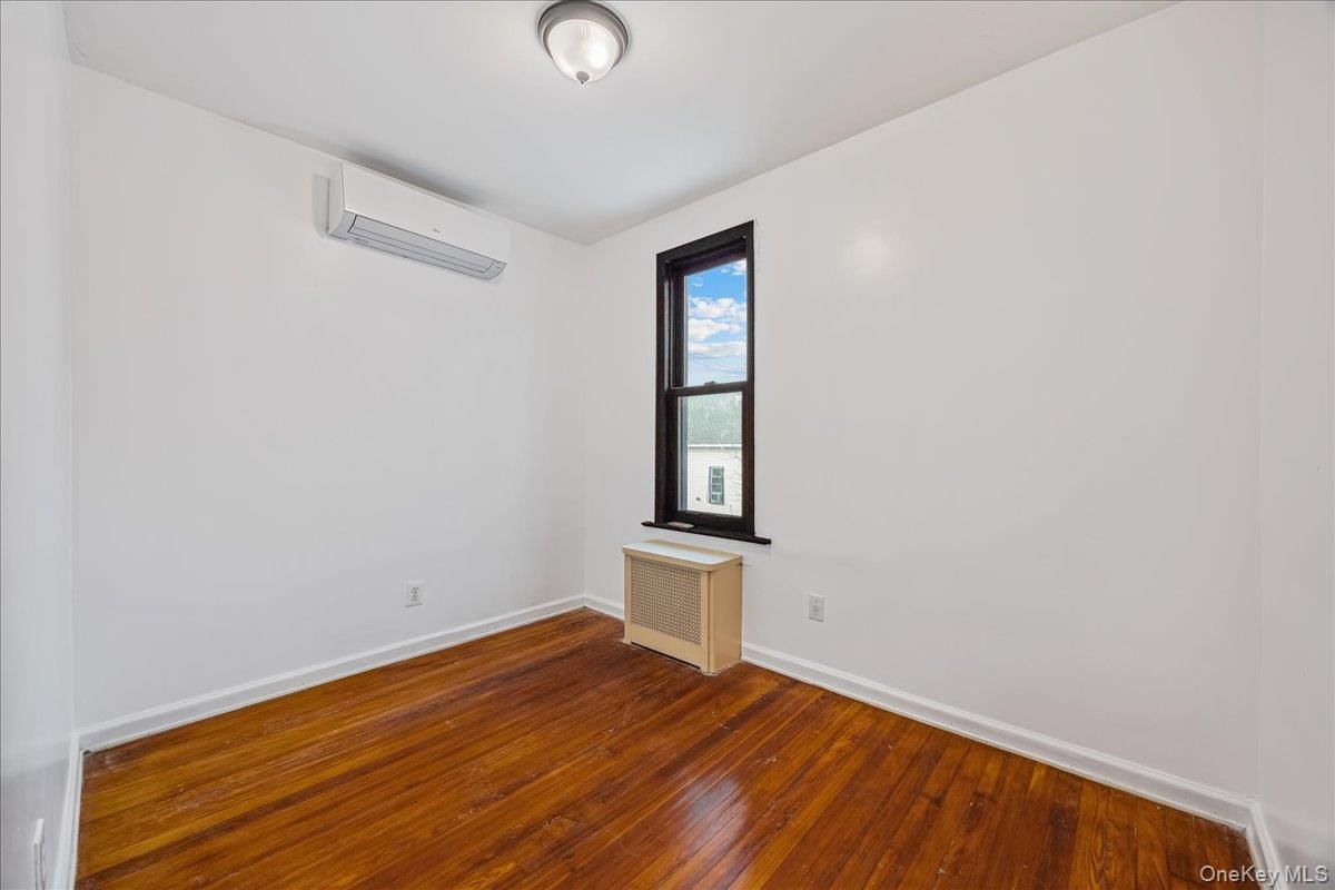 1787 Randall Avenue – For Sale photo 13