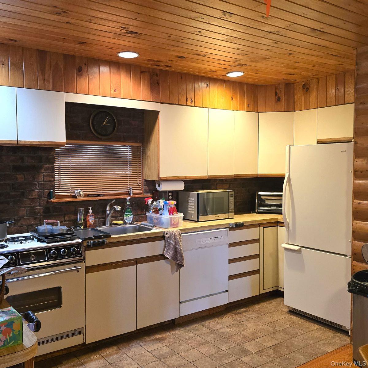 14 Lena Road – For Sale photo 24