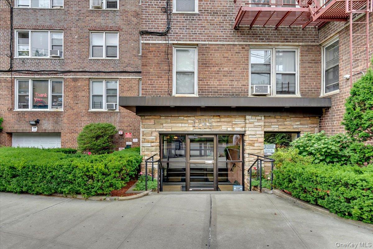 4265 Webster Ave., Unit 5C
